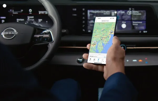 Nissan In-Vehicle Navigation With Mobile Integration Driver using smartphone navigation inside nissan vehicle