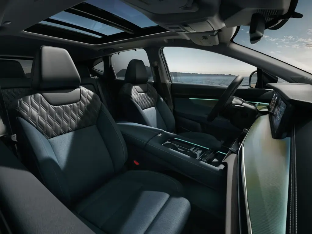 Nissan Murano Platinum Interior Nissan Murano Platinum interior with panoramic sunroof and leather seats