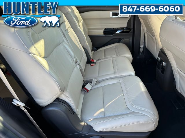 2022 Ford Explorer Platinum SUV