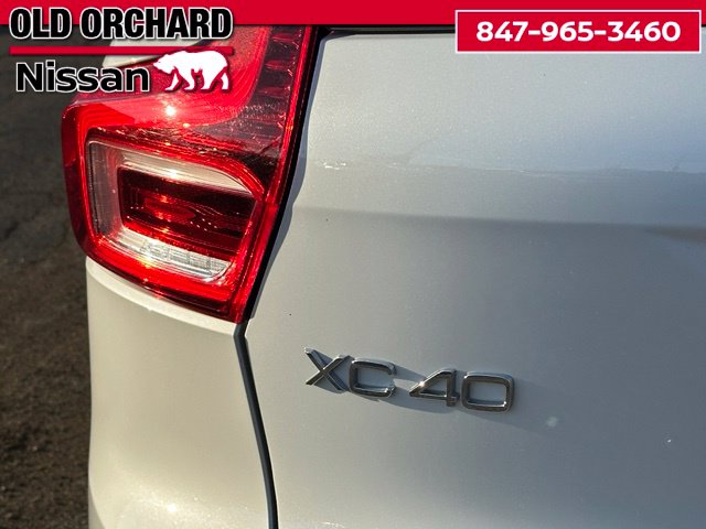 2025 Volvo XC40 B5 Plus Dark Theme SUV