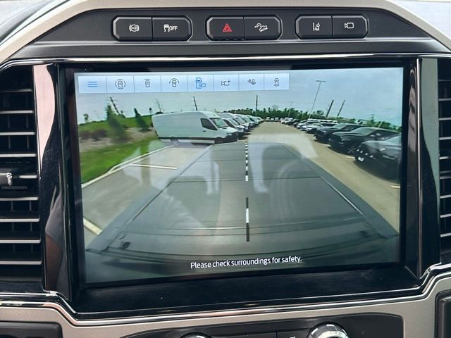 2022 Ford F-350 Lariat Truck Crew Cab