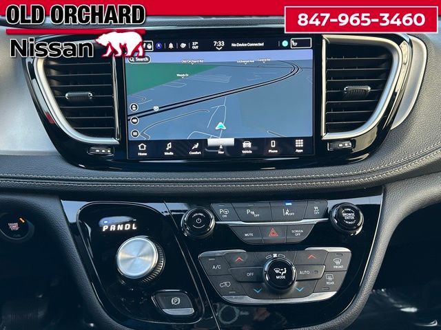 2024 Chrysler Pacifica Plug-In Hybrid Select Van Passenger Van