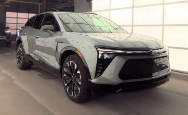 Used 2024 Chevrolet Blazer EV RS with VIN 3GNKDCRJ8RS253333 for sale in Skokie, IL