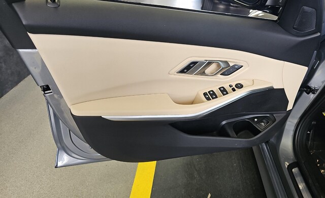 2023 BMW 330e 330e xDrive Sedan