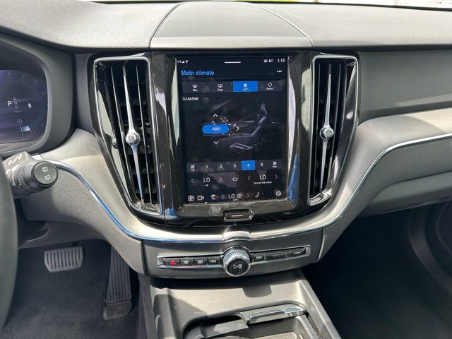2025 Volvo XC60 B5 Core SUV