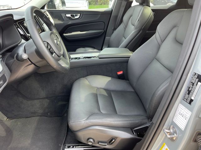 2025 Volvo XC60 B5 Plus SUV