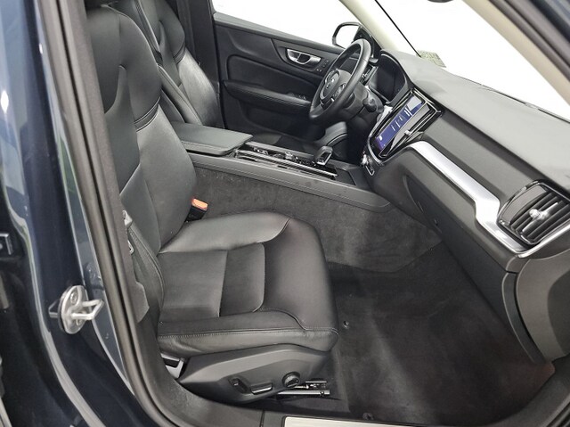 2024 Volvo S60 B5 Core Dark Theme Sedan
