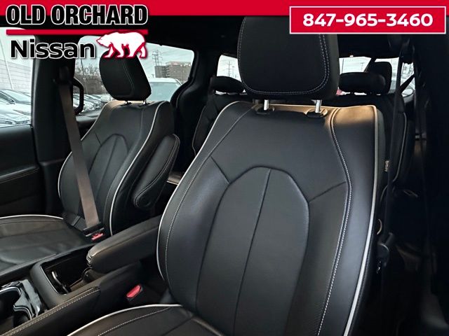 2026 Chrysler Pacifica Limited Van Passenger Van
