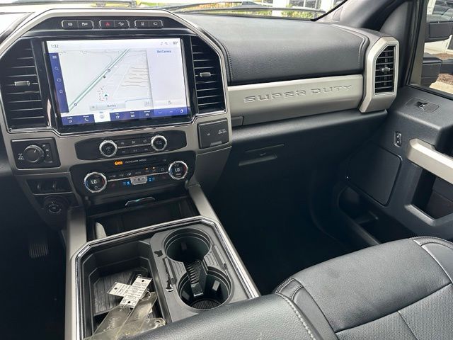 2022 Ford F-250 Lariat Truck Crew Cab