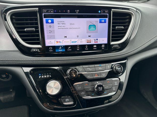 2024 Chrysler Pacifica Plug-In Hybrid Select Van Passenger Van