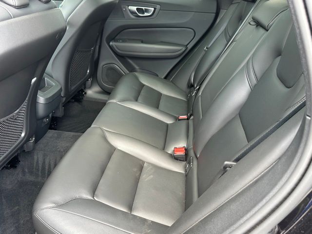 2025 Volvo XC60 B5 Core SUV