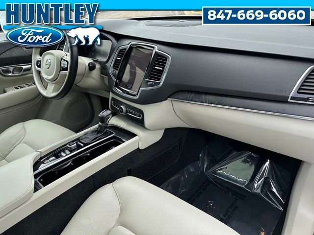 2020 Volvo XC90 T6 Momentum SUV