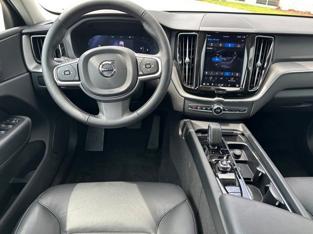 2025 Volvo XC60 B5 Core SUV