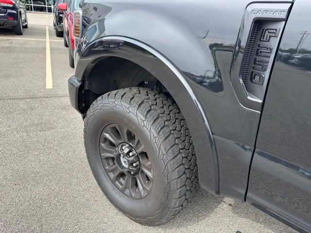 2022 Ford F-250 Lariat Truck Crew Cab
