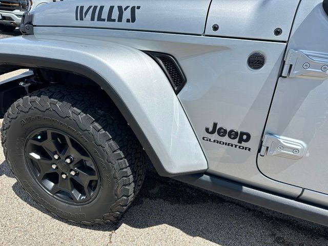 2022 Jeep Gladiator Willys Truck Crew Cab