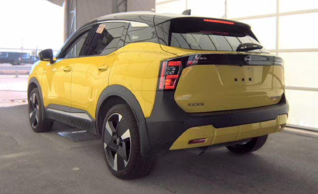 2025 Nissan Kicks SR SUV