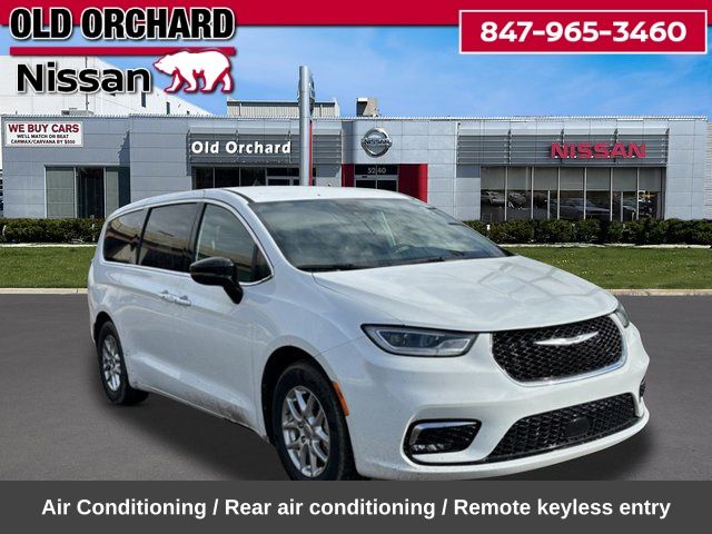 2024 Chrysler Pacifica Touring Van Passenger Van