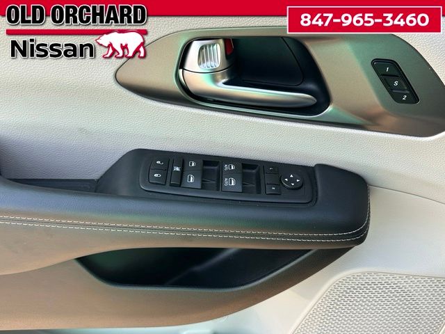 2023 Chrysler Pacifica Touring L Van Passenger Van