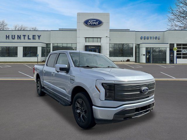 2022 Ford F-150 Lightning Lariat Truck SuperCrew Cab