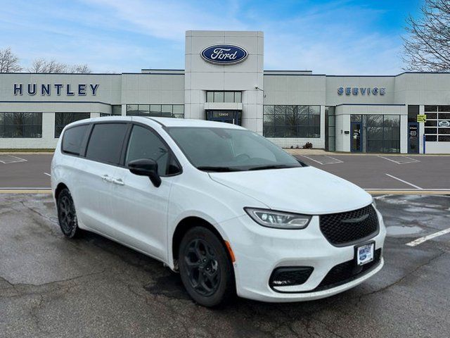 2024 Chrysler Pacifica Plug-In Hybrid Select Van Passenger Van