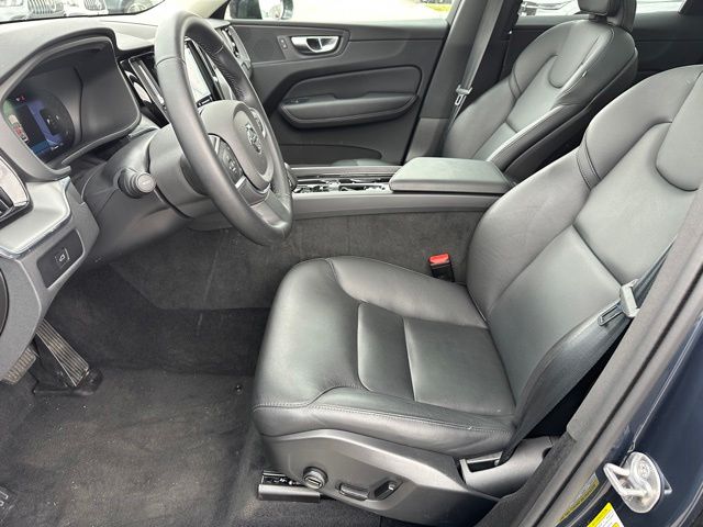2025 Volvo XC60 B5 Core SUV