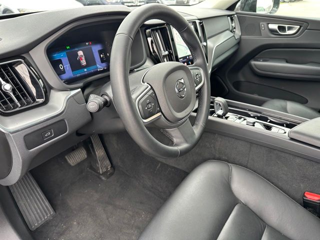 2025 Volvo XC60 B5 Core SUV