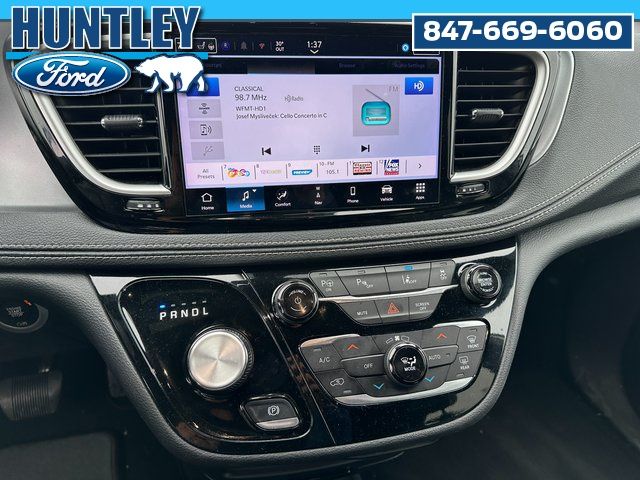2024 Chrysler Pacifica Plug-In Hybrid Select Van Passenger Van