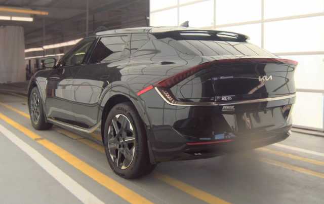 2025 Kia EV6 Wind SUV