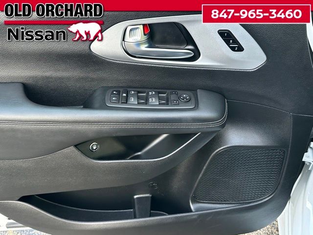 2024 Chrysler Pacifica Plug-In Hybrid Select Van Passenger Van