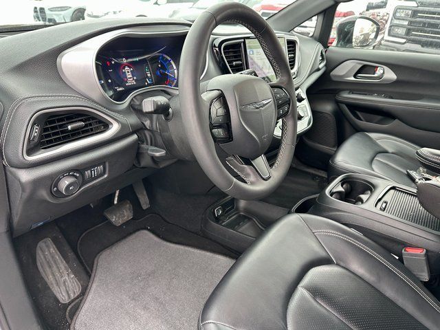 2024 Chrysler Pacifica Plug-In Hybrid Select Van Passenger Van