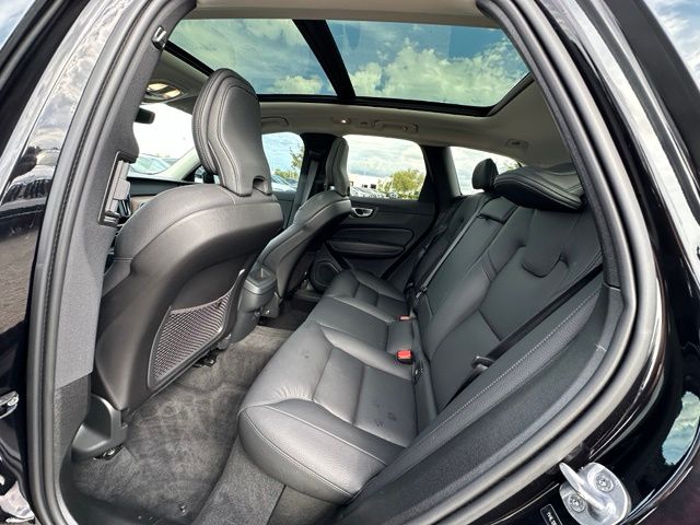 2024 Volvo XC60 B5 Plus Dark Theme SUV
