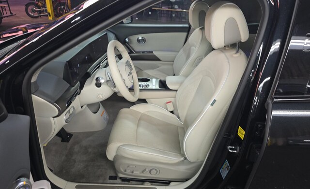 2023 Genesis GV60 Advanced SUV