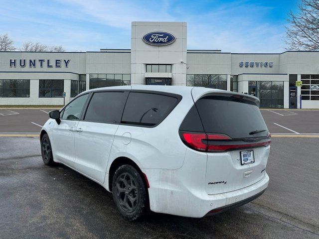 2024 Chrysler Pacifica Plug-In Hybrid Select Van Passenger Van