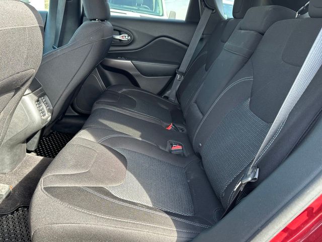 2019 Jeep Cherokee Latitude SUV