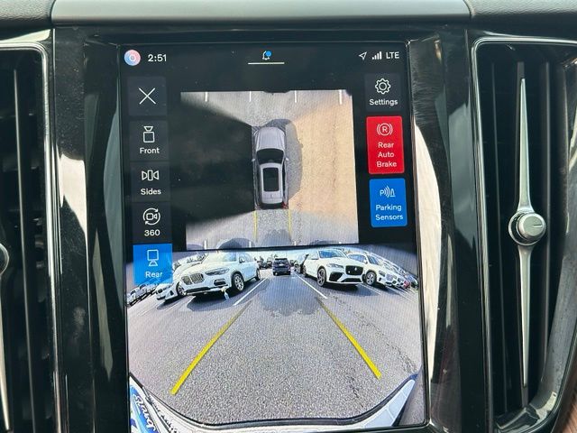 2024 Volvo XC60 B5 Plus Dark Theme SUV