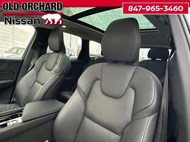 2025 Volvo XC60 B5 Plus SUV