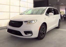 2022 Chrysler Pacifica Hybrid Touring L Van Passenger Van