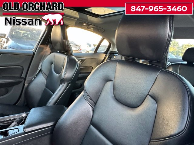 2024 Volvo S60 B5 Core Dark Theme Sedan