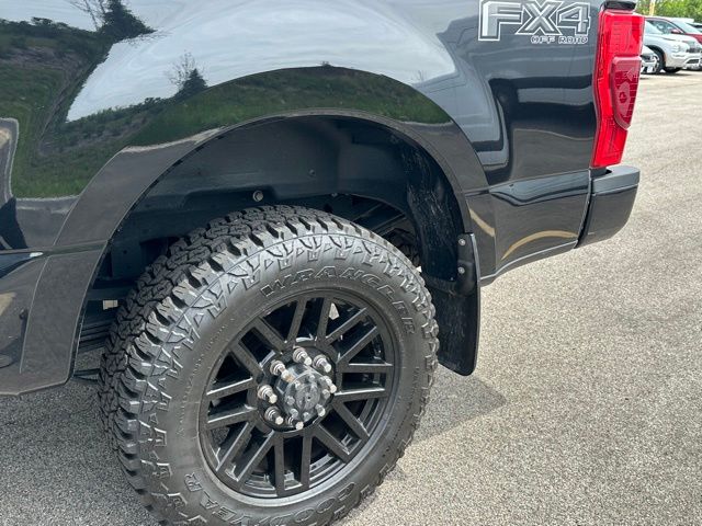 2022 Ford F-350 Lariat Truck Crew Cab
