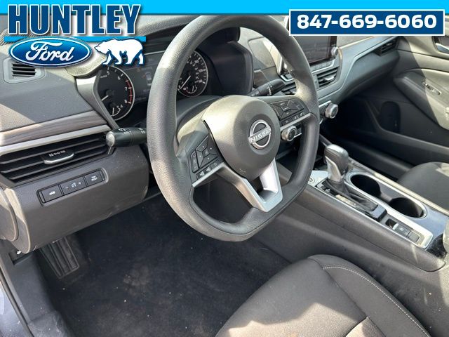 2024 Nissan Altima 2.5 SV Sedan