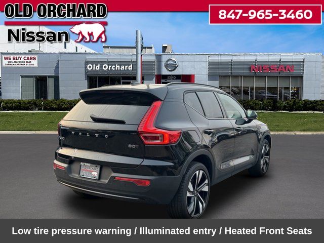 2025 Volvo XC40 B5 Plus Dark Theme SUV