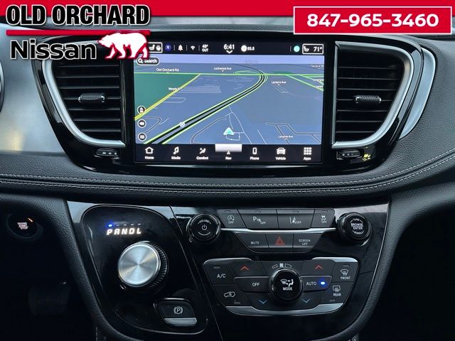 2026 Chrysler Pacifica Limited Van Passenger Van