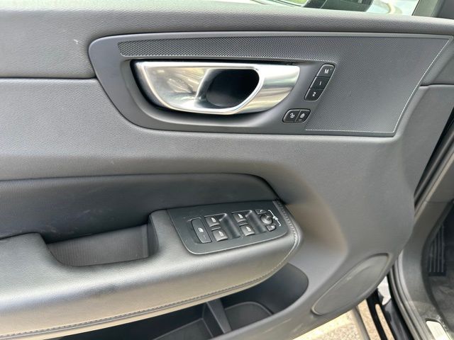 2025 Volvo XC60 B5 Core SUV