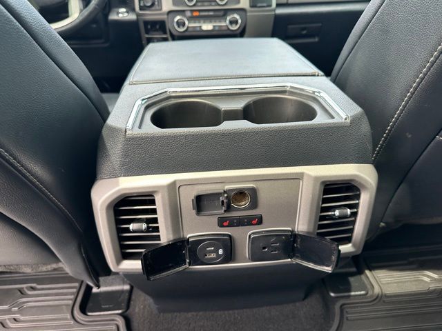 2022 Ford F-350 Lariat Truck Crew Cab