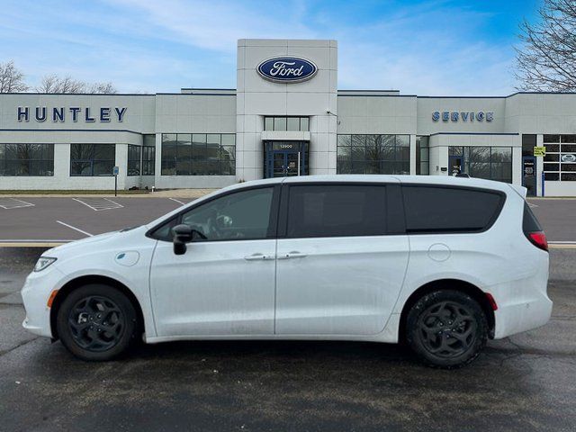 2024 Chrysler Pacifica Plug-In Hybrid Select Van Passenger Van