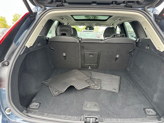 2025 Volvo XC60 B5 Core SUV