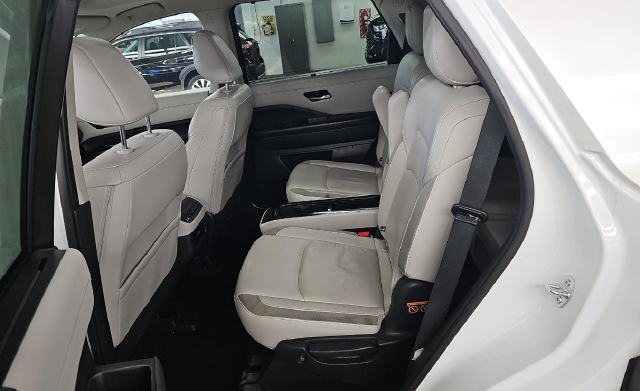 2024 Nissan Pathfinder SL SUV