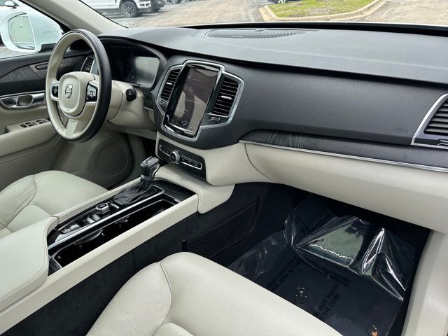 2020 Volvo XC90 T6 Momentum SUV