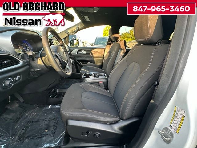 2024 Chrysler Pacifica Touring Van Passenger Van
