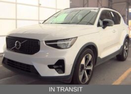 2025 Volvo XC40 B5 Plus Dark Theme SUV